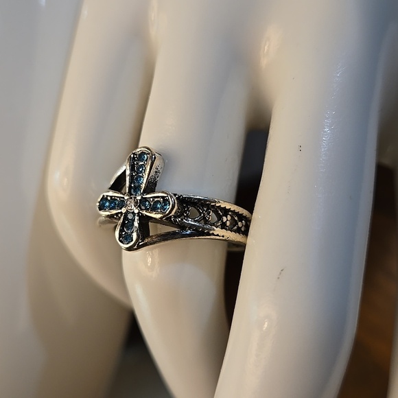 Blue Cubic Zirconia Cross Ring - Silver plated - Sparkling Gemstones Size 8 - Picture 8 of 10